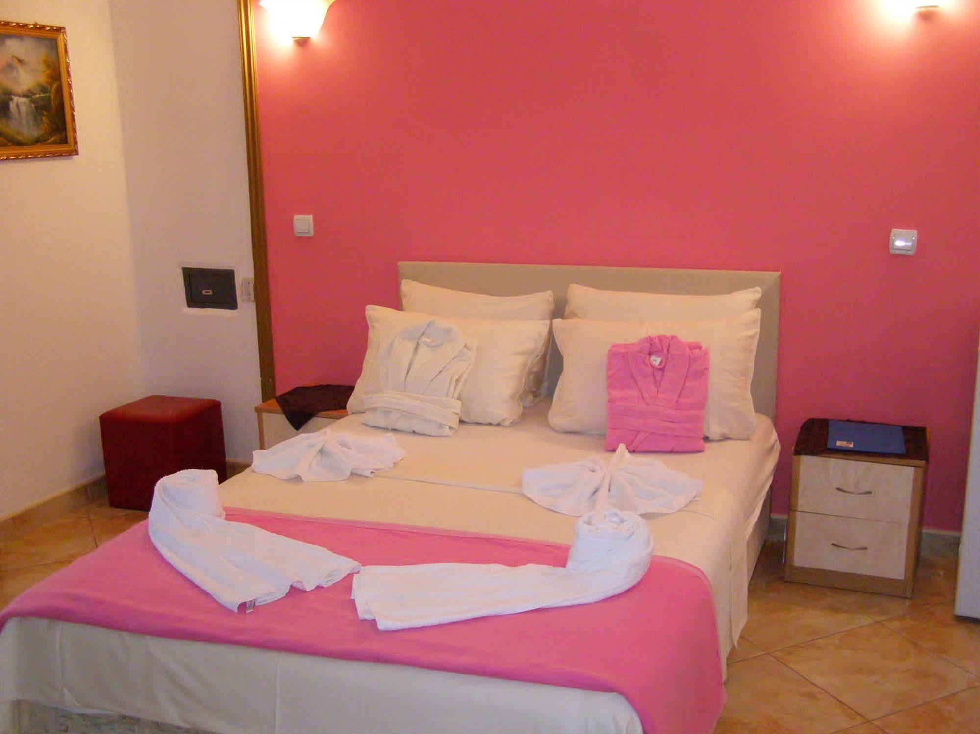 Hotel Wellness & Spa Angelo Gabriel Petrovac Eksteriør billede