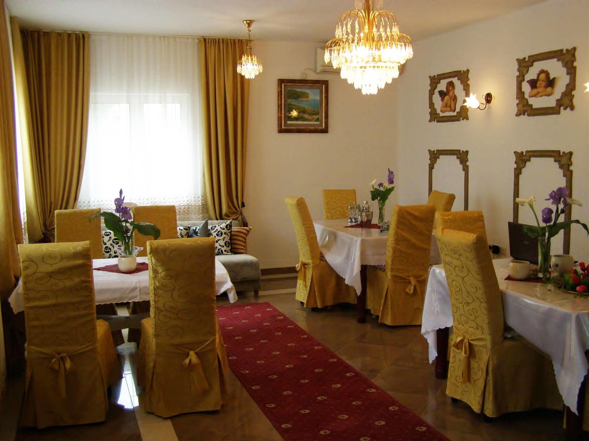 Hotel Wellness & Spa Angelo Gabriel Petrovac Eksteriør billede