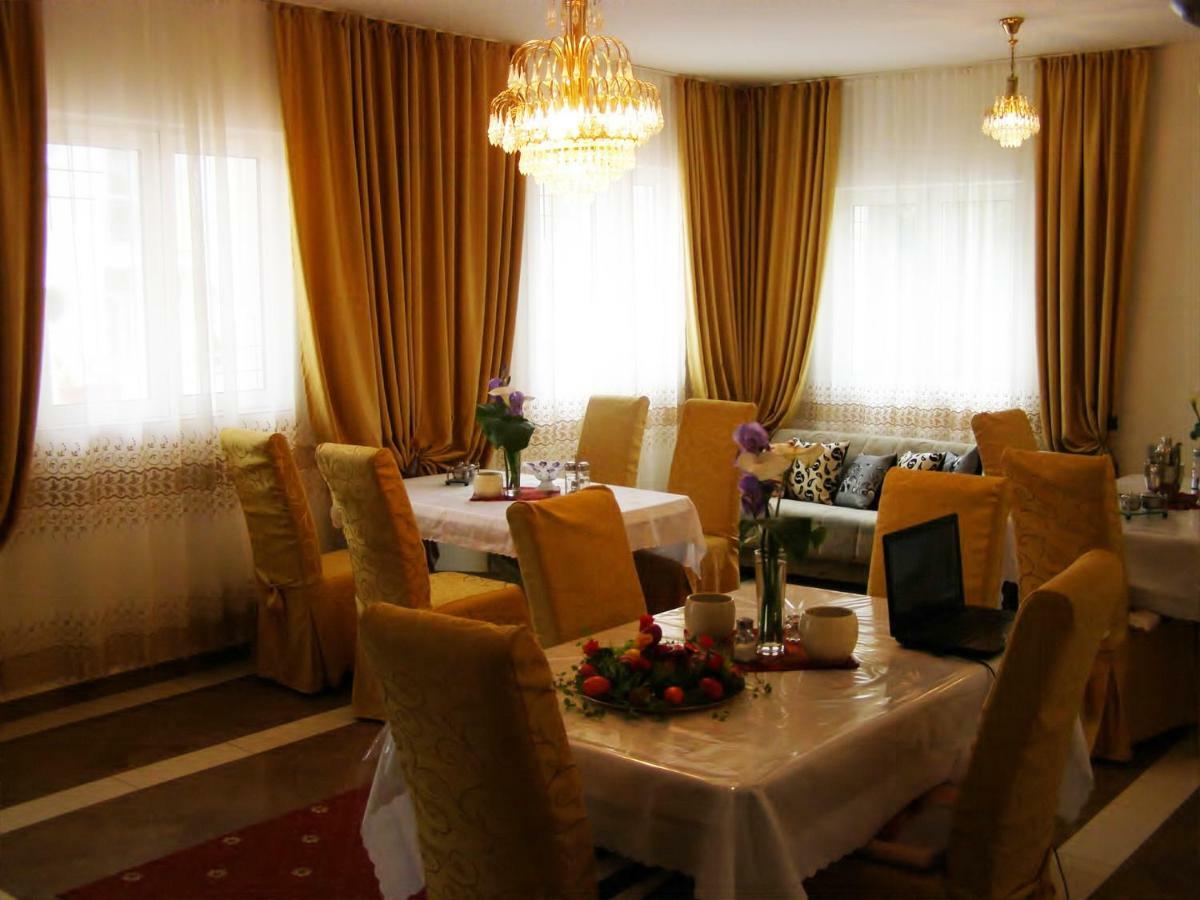 Hotel Wellness & Spa Angelo Gabriel Petrovac Eksteriør billede